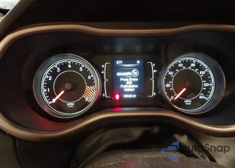 2015 Jeep Cherokee Latitude z USA, uszkodzony, nr VIN 1C4PJMCS2FW610665